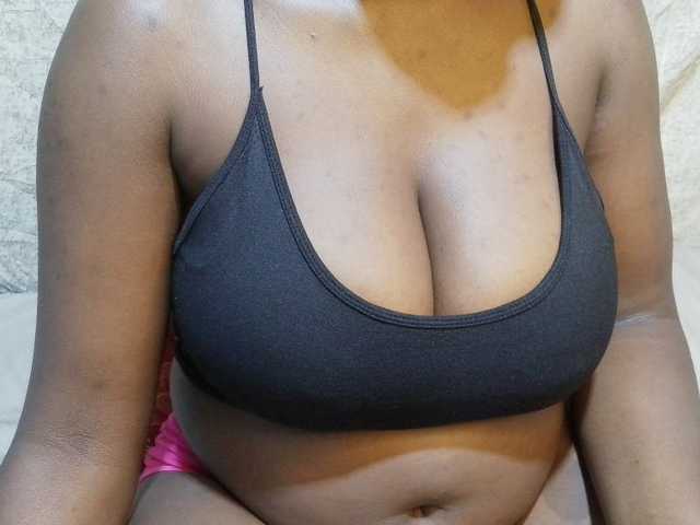 pretty-lioness live cam on BongaCams