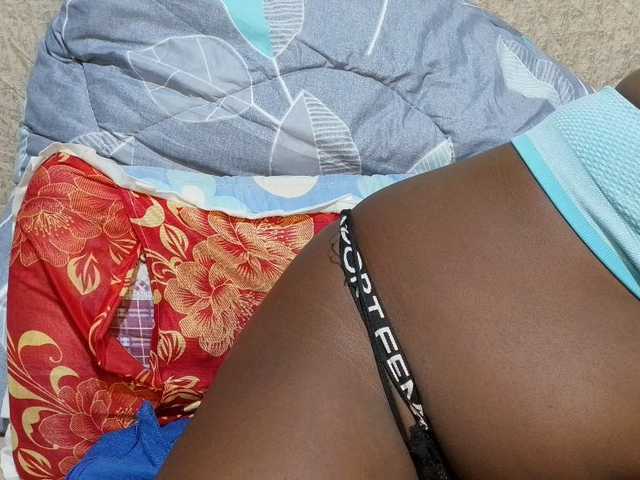 pretty-lioness live cam on BongaCams