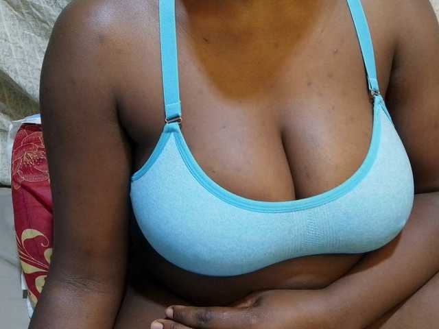 pretty-lioness live webcam show
