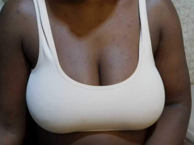 pretty-lioness live webcam show