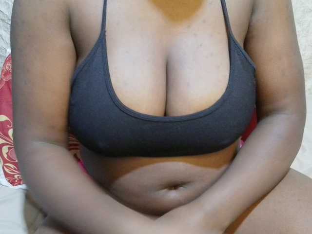 pretty-lioness live cam on BongaCams