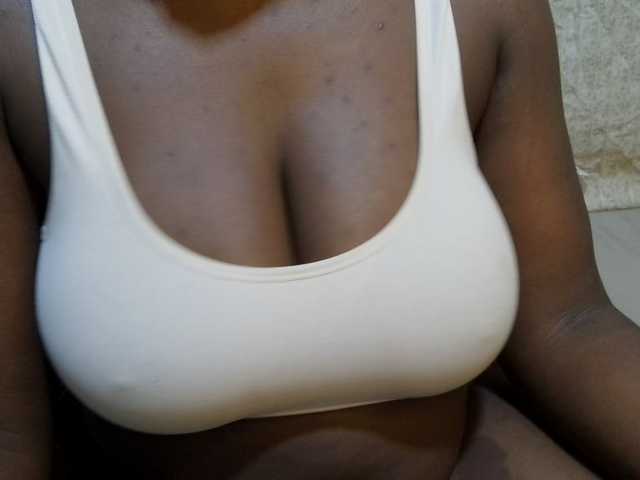 pretty-lioness live webcam show