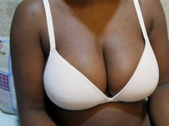 pretty-lioness live webcam show