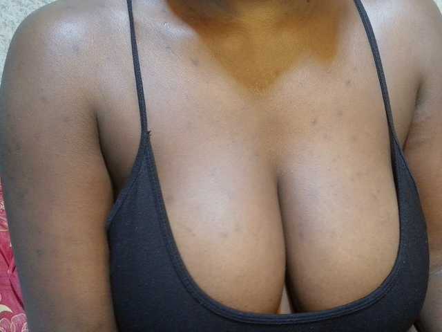 pretty-lioness live cam on BongaCams