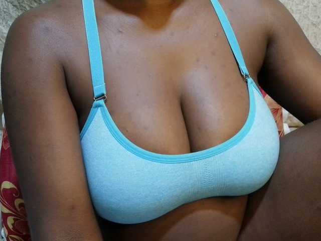 pretty-lioness live webcam show
