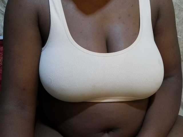 pretty-lioness live webcam show