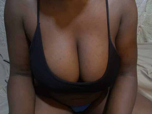 Immagine dello stream di pretty-lioness su BongaCams