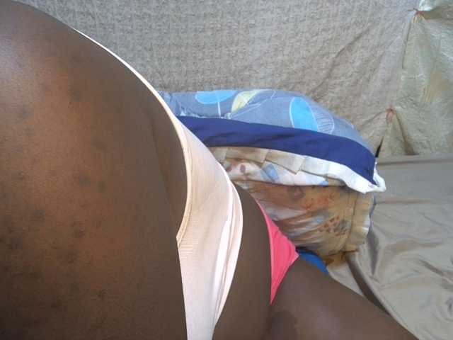 pretty-lioness live cam on BongaCams