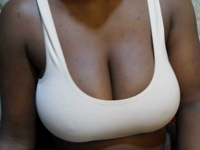 pretty-lioness live webcam show