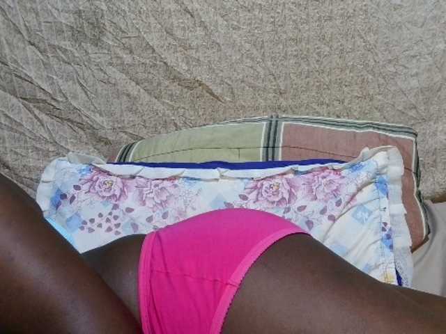 pretty-lioness live cam on BongaCams