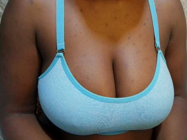 pretty-lioness live cam on BongaCams