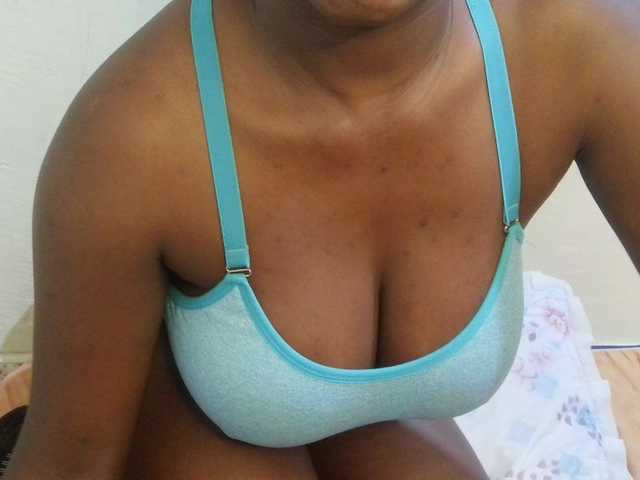 pretty-lioness webcam bongacams model stream image