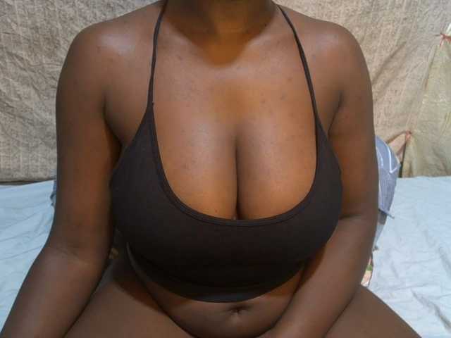 pretty-lioness webcam bongacams model stream image