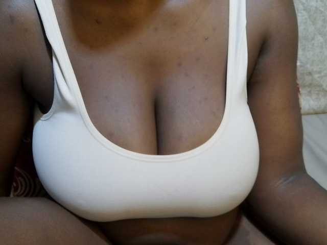 pretty-lioness live webcam show