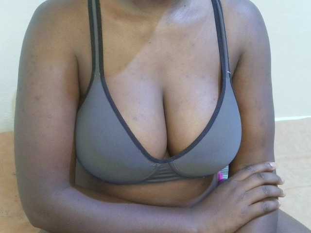 pretty-lioness's BongaCams show and profile