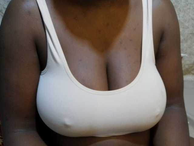 pretty-lioness live webcam show