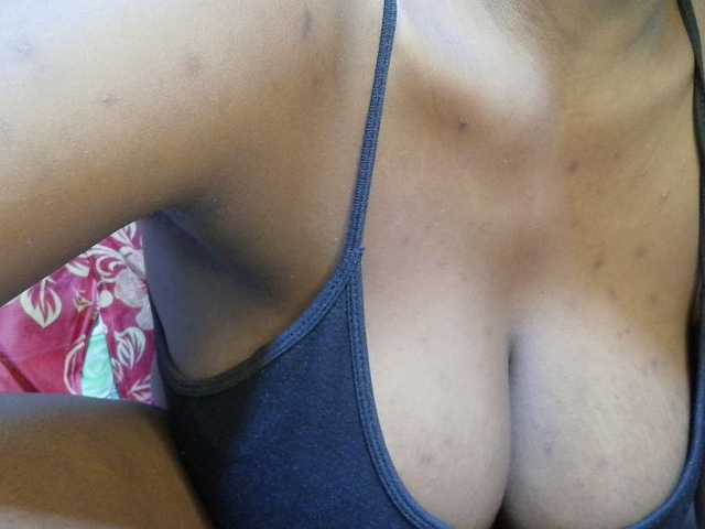 pretty-lioness live cam on BongaCams