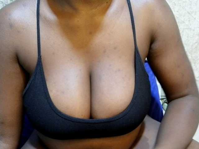 pretty-lioness webcam bongacams model stream image
