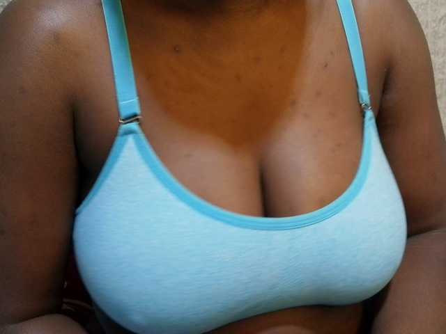 pretty-lioness live webcam show