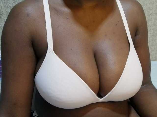 pretty-lioness live webcam show