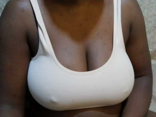 pretty-lioness live webcam show