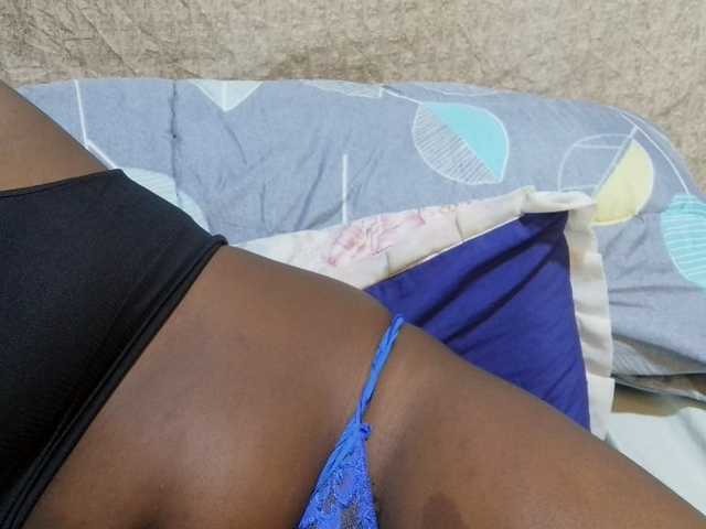 pretty-lioness live cam on BongaCams