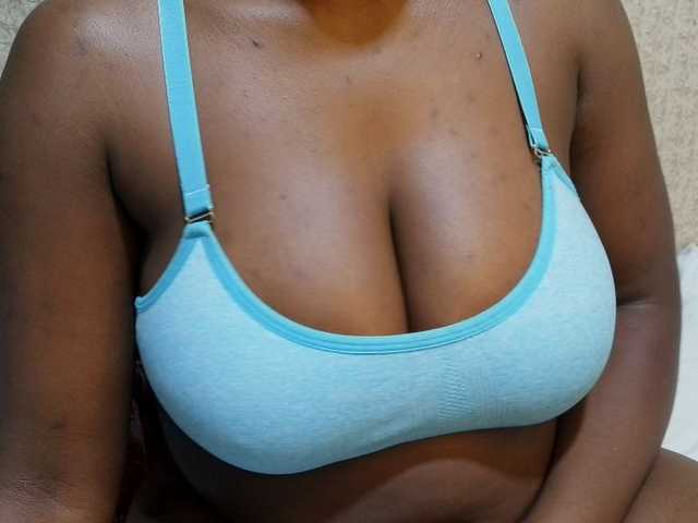 pretty-lioness live webcam show