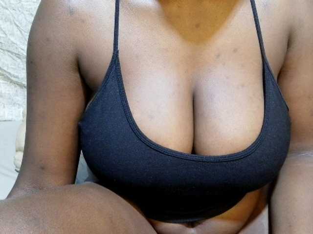 pretty-lioness live cam on BongaCams