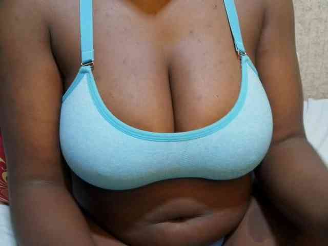 pretty-lioness Live Webcam on BongaCams