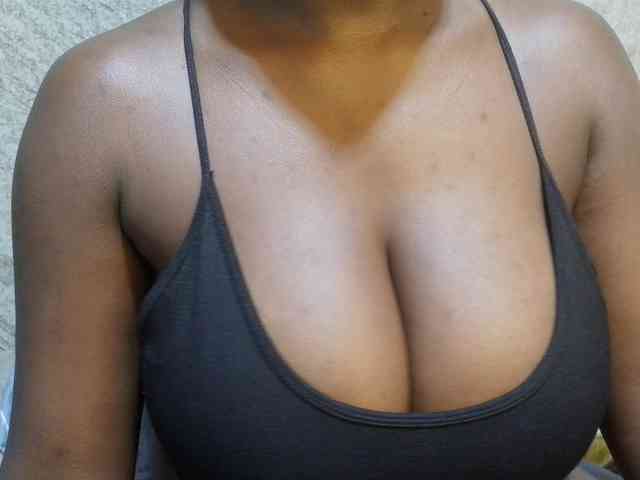 pretty-lioness Live Webcam on BongaCams