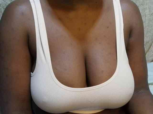 pretty-lioness Live Webcam on BongaCams