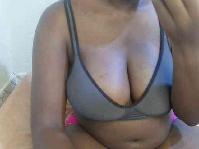 pretty-lioness webcam