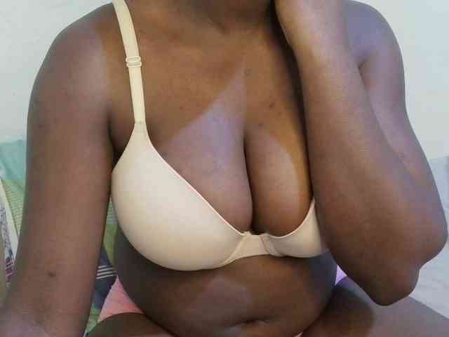 pretty-lioness Live Webcam on BongaCams