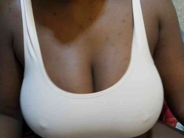 pretty-lioness Live Webcam on BongaCams