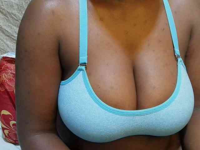 pretty-lioness Live Webcam on BongaCams