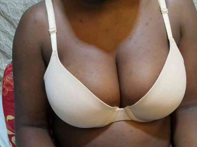 pretty-lioness Live Webcam on BongaCams