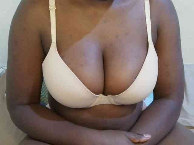 pretty-lioness Live Webcam on BongaCams