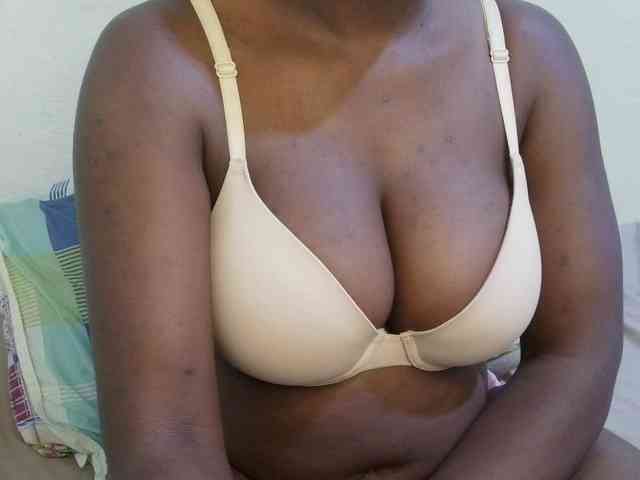 pretty-lioness Live Webcam on BongaCams