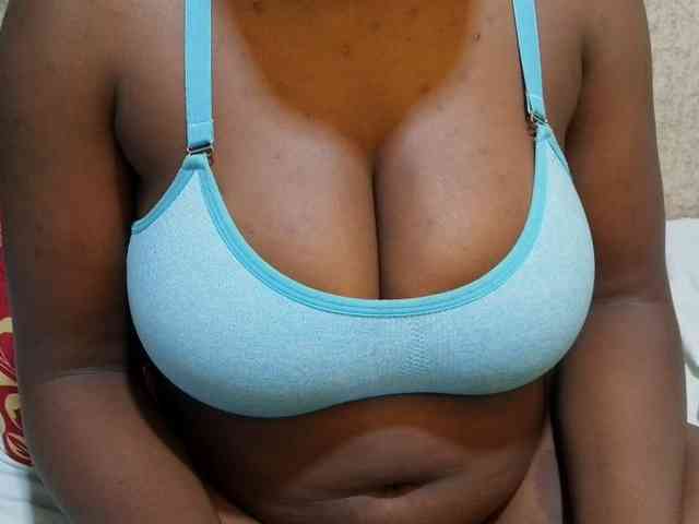 pretty-lioness Live Webcam on BongaCams