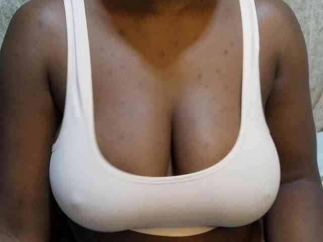 pretty-lioness Live Webcam on BongaCams
