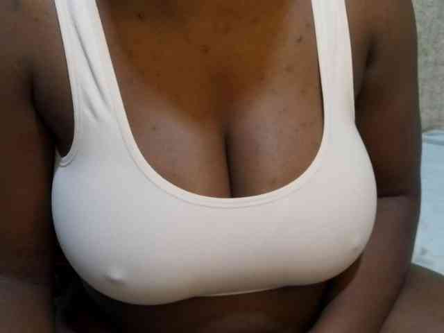 pretty-lioness Live Webcam on BongaCams