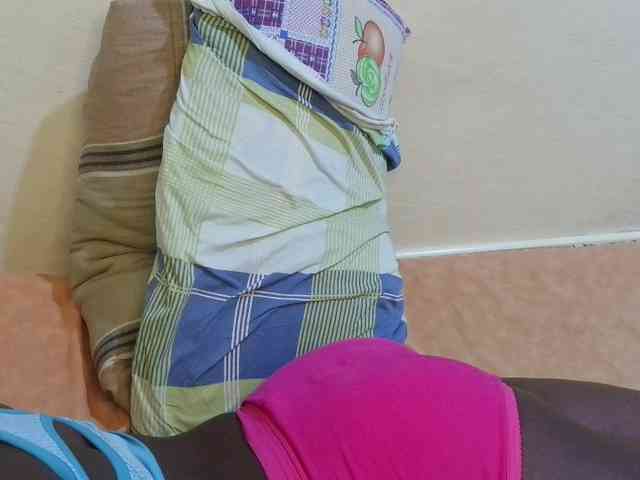 pretty-lioness webcam