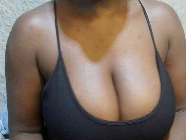 pretty-lioness Live Webcam on BongaCams