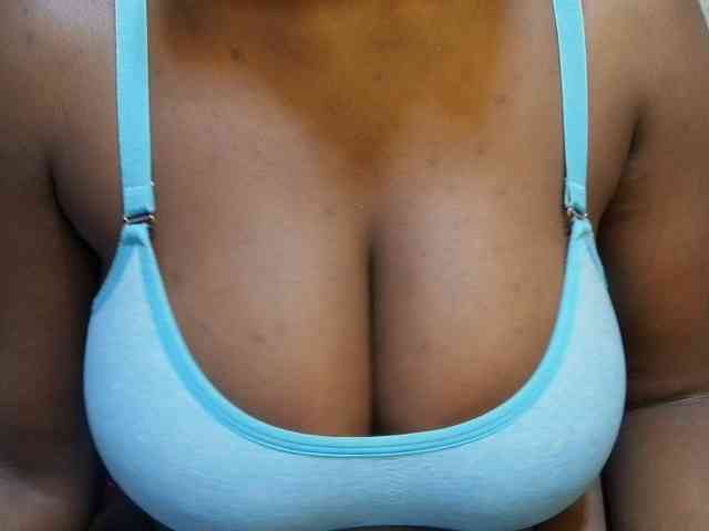 pretty-lioness Live Webcam on BongaCams