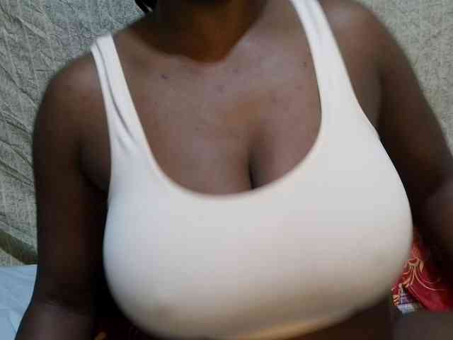 pretty-lioness Live Webcam on BongaCams