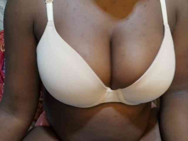 pretty-lioness Live Webcam on BongaCams
