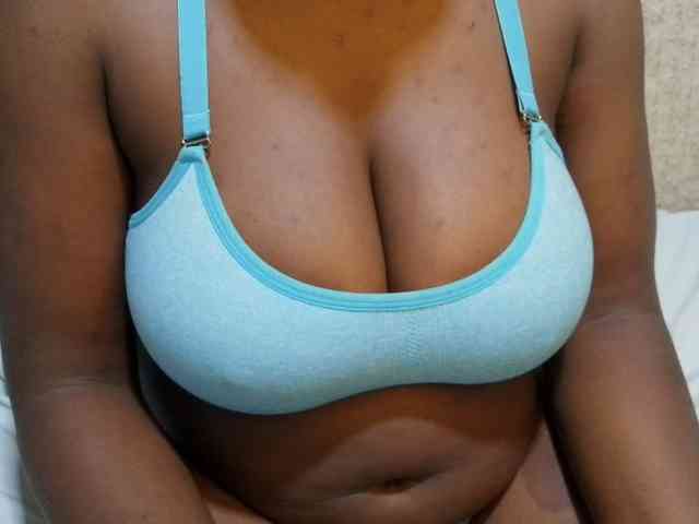 pretty-lioness Live Webcam on BongaCams