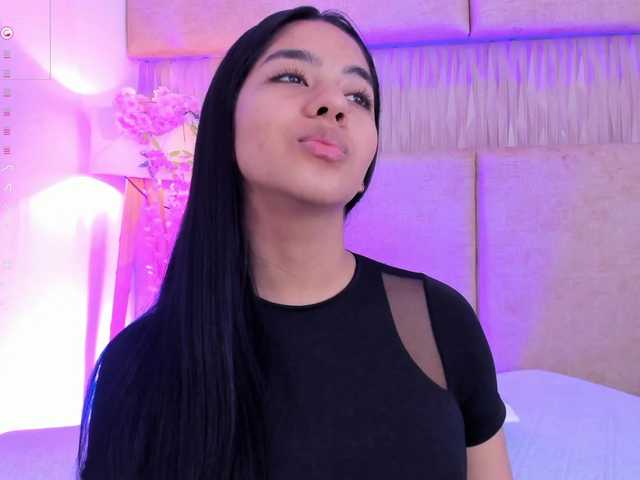 Kyraaa live cam on BongaCams