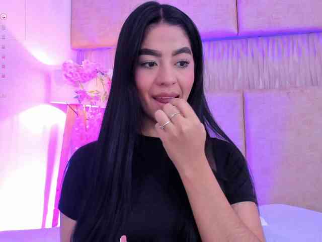Kyraaa webcam