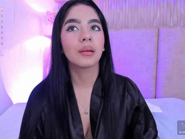 Kyraaa webcam